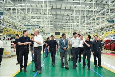 汽車評價(jià)研究院專家團(tuán)走進(jìn)哪吒汽車